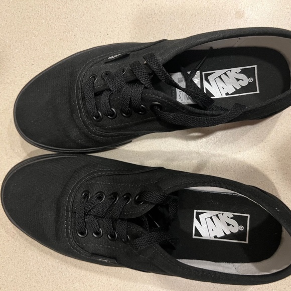 VANS Size 8 low top shoes - Picture 3 of 7